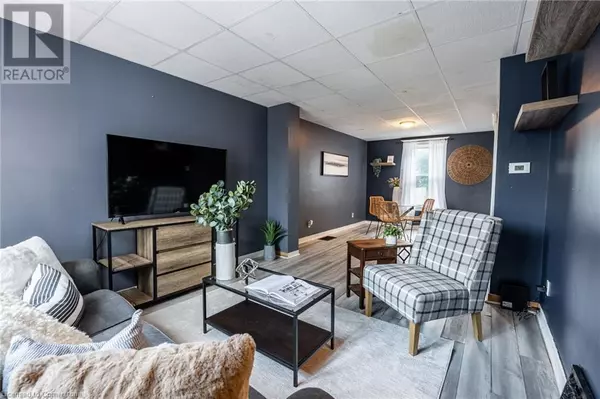Hamilton, ON L8L6Y8,52 CONNAUGHT Avenue N