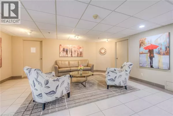 Cambridge, ON N3H5K6,688 PRESTON Pkwy #304