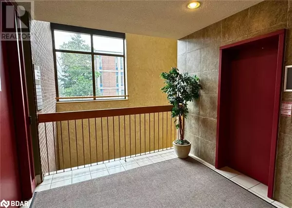 Barrie, ON L4M3B3,135 BAYFIELD ST #201/202