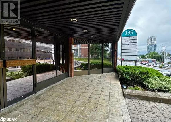 Barrie, ON L4M3B3,135 BAYFIELD ST #300B/301