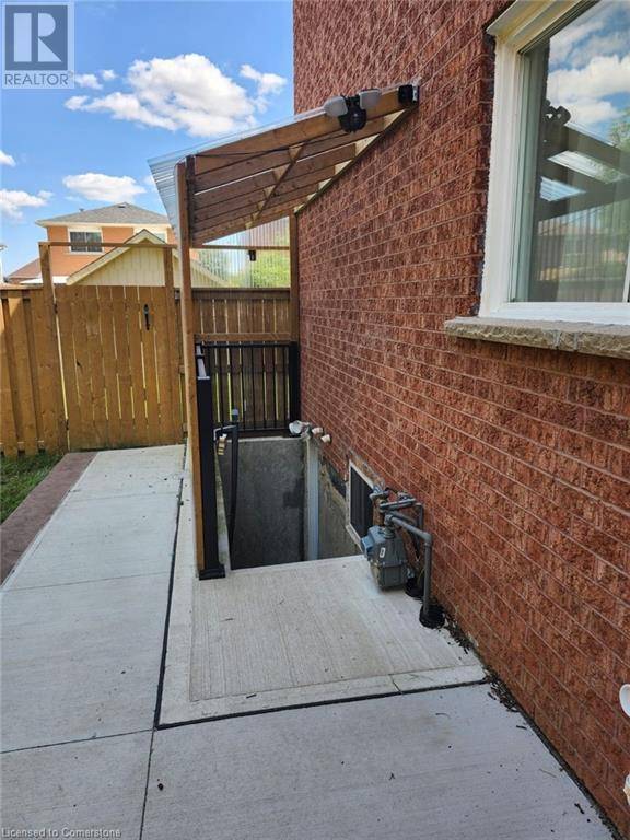 Mississauga, ON L5N6N3,7378 CLOVERLEAF CT #Basement