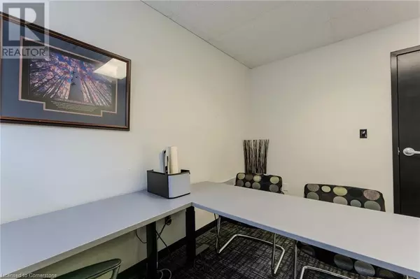 Hamilton, ON L8W3P7,236 PRITCHARD RD #209
