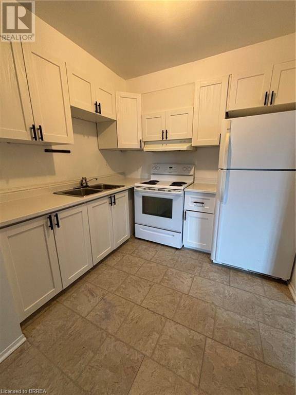 Brantford, ON N3T6C1,3 SHELDON ST #D