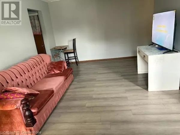 Kitchener, ON N2A2J5,80 KINZIE AVE #4