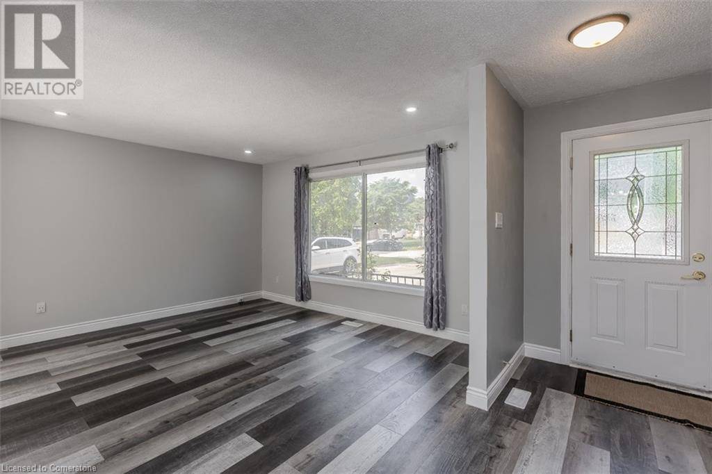 Burlington, ON L7P2V2,2458 MARTIN Court