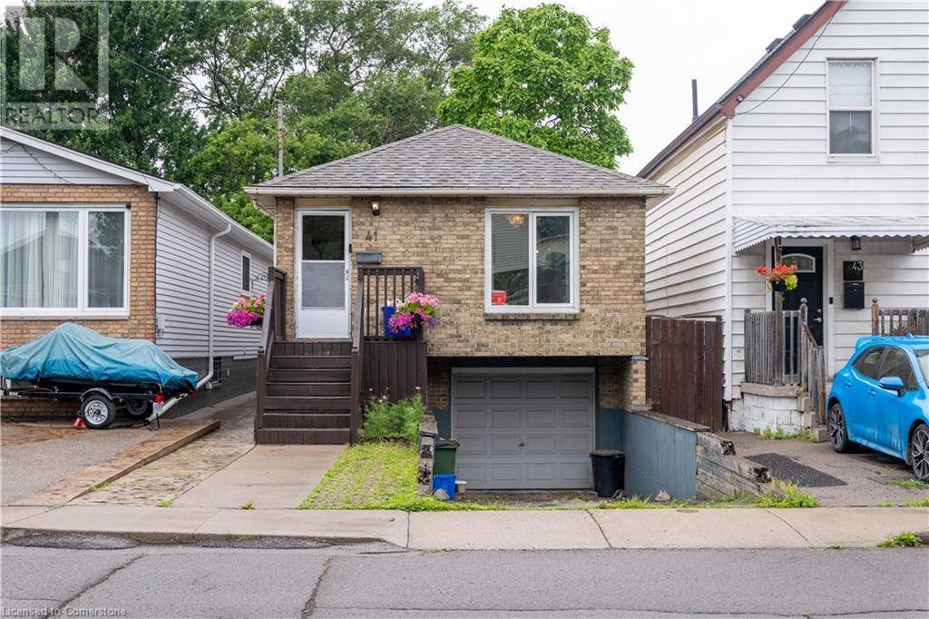 Hamilton, ON L8H4N1,41 ROBINS Avenue