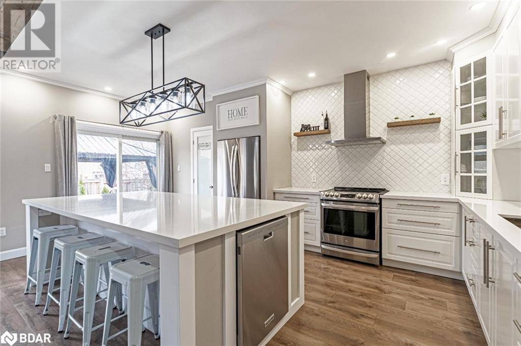 Barrie, ON L4M0A8,44 TUDOR Crescent