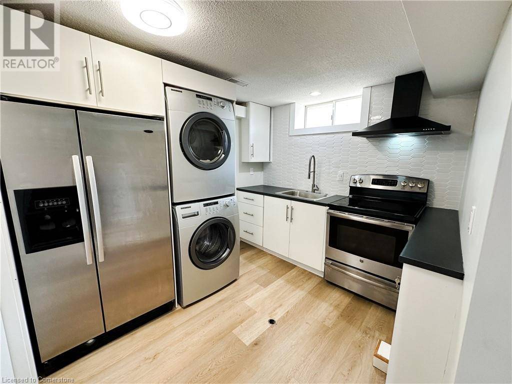 Kitchener, ON N2N1G4,19 ELM RIDGE DR #LOWER