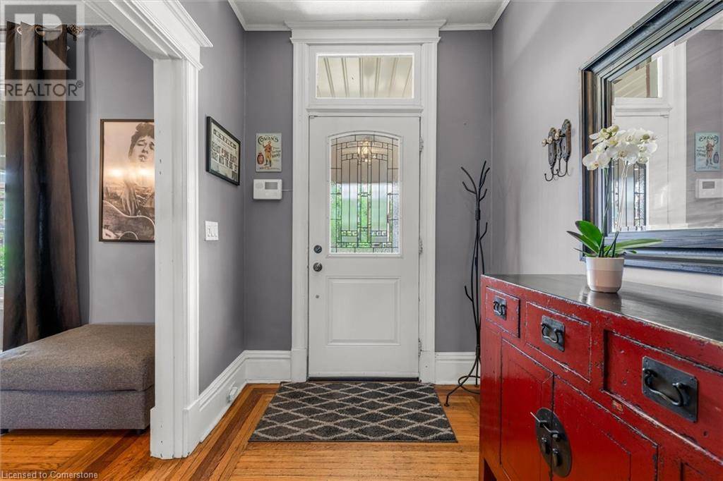 Hamilton, ON L8L5E9,187 VICTORIA Street N