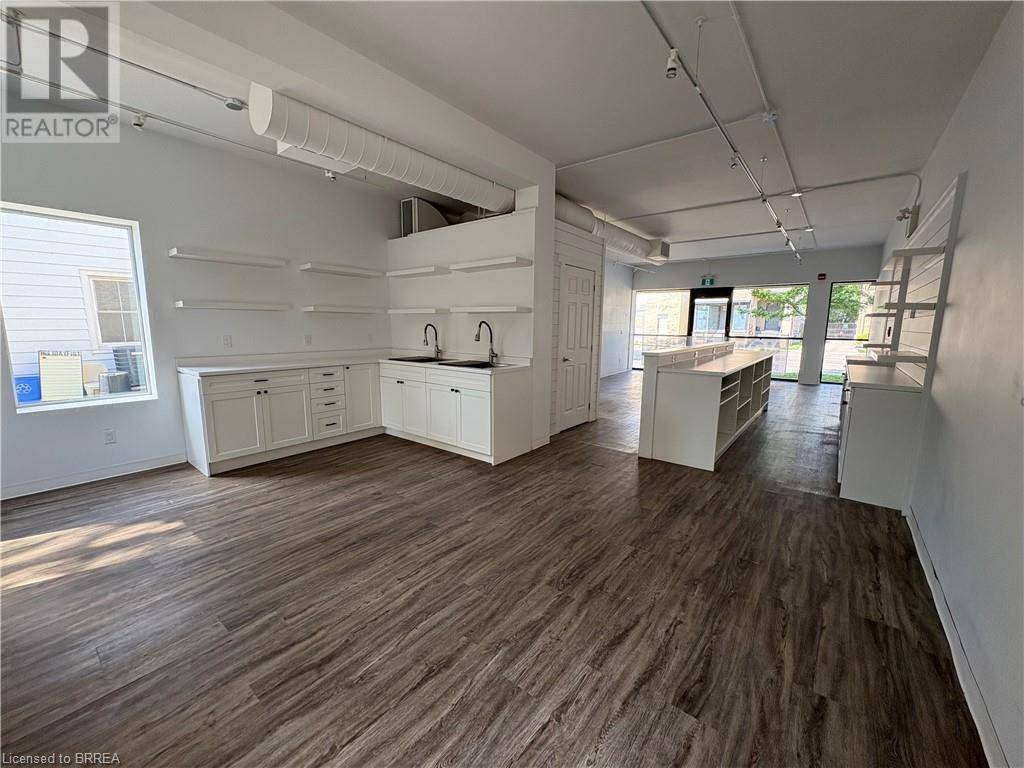 Brantford, ON N3T4L9,178 BRANT AVE #2