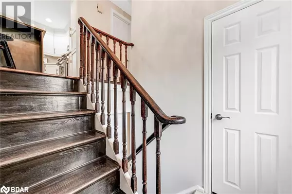 Barrie, ON L4M5N8,14 CHIPPAWA Court