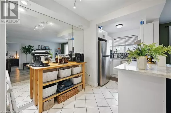Hamilton, ON L8K1X9,2373 KING ST East #43