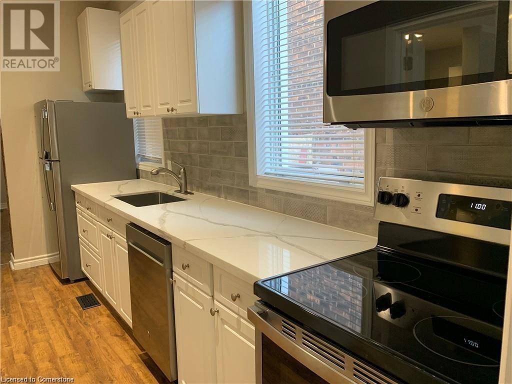 Hamilton, ON L8R1N4,141 WELLINGTON ST North #1