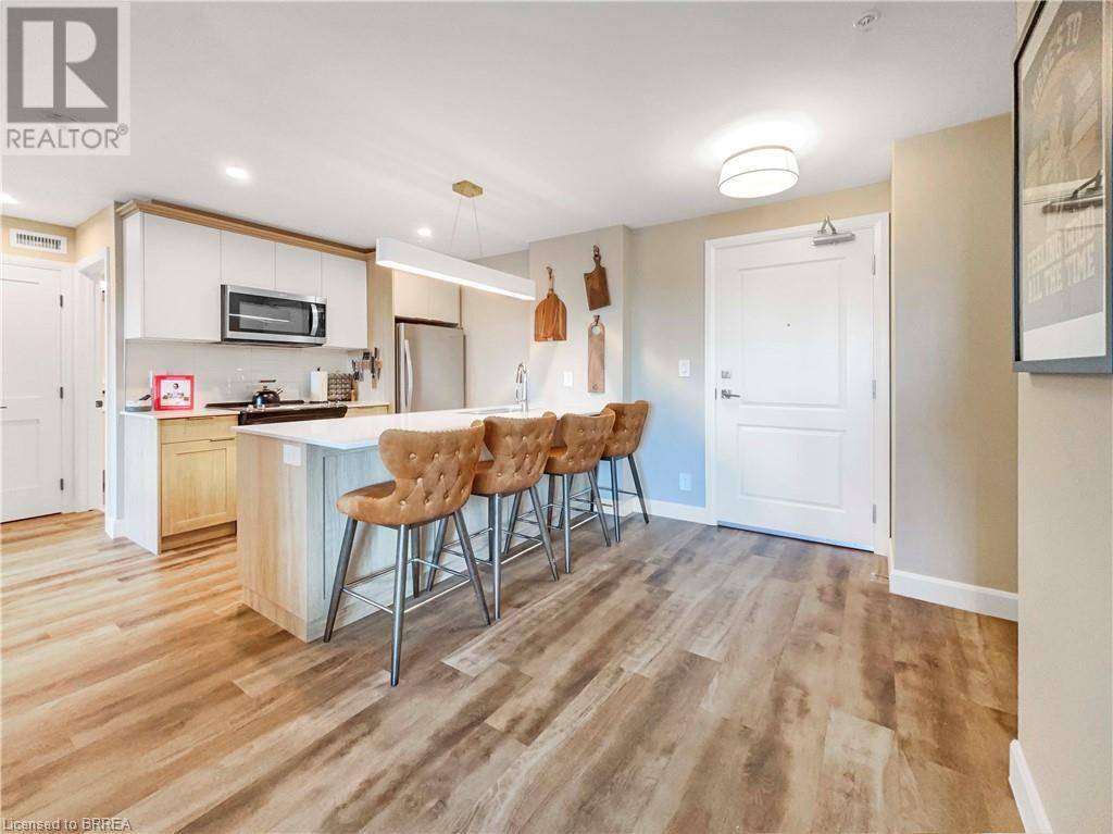 Brantford, ON N3R2Y1,34 NORMAN ST #407