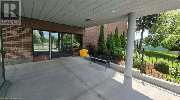 Kitchener, ON N2E1X6,279 CHANDLER DR #706