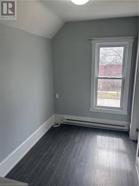 Brantford, ON N3S4C1,202 NELSON Street