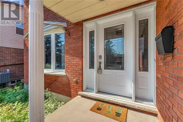 Cambridge, ON N1S4L7,99 ESTHER Avenue