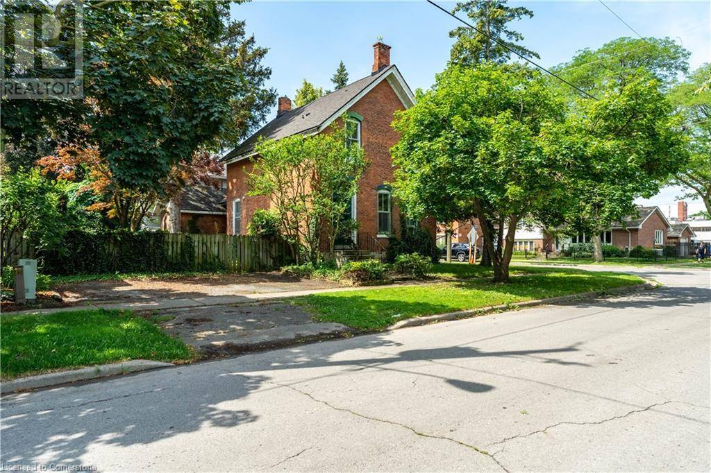 St. Catharines, ON L2R5T1,6 HENRY Street