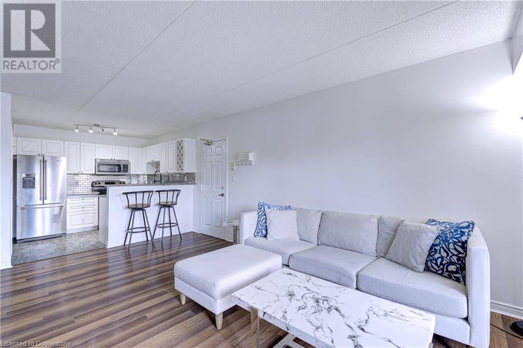 Burlington, ON L7M4M2,4005 KILMER DR #210