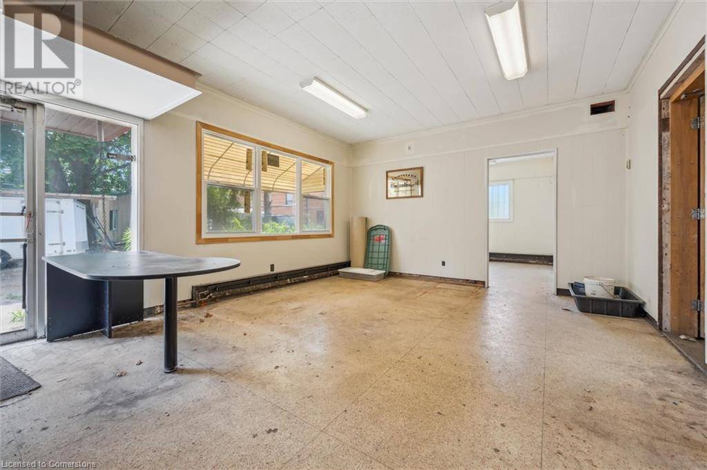 Kitchener, ON N2H5K9,326 WELLINGTON Street N