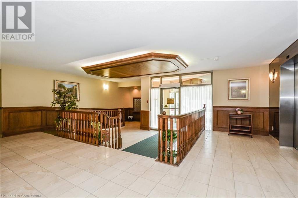 Kitchener, ON N2A4A4,3267 KING ST East #PH6