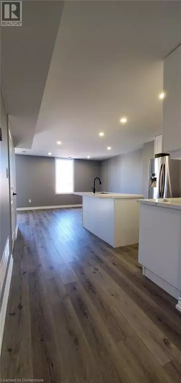 Hamilton, ON L8H3Z9,262 OTTAWA ST North #1