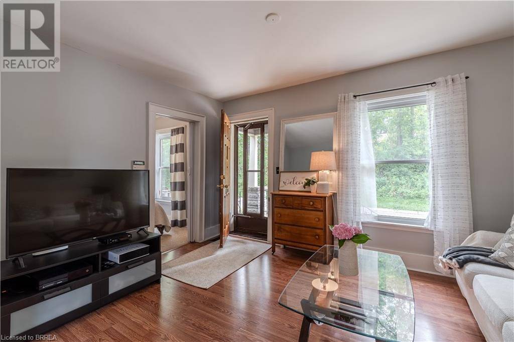 Brantford, ON N3S4Y7,182 DURHAM Street