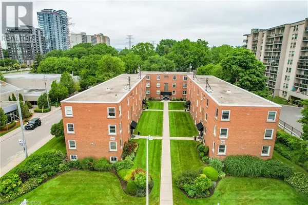 1347 LAKESHORE RD #37, Burlington, ON L7S1B1