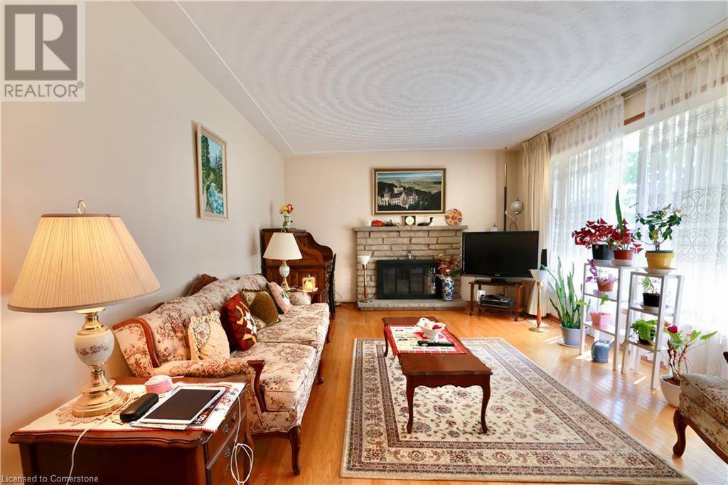 Waterloo, ON N2L3Z3,104 MILFORD Avenue