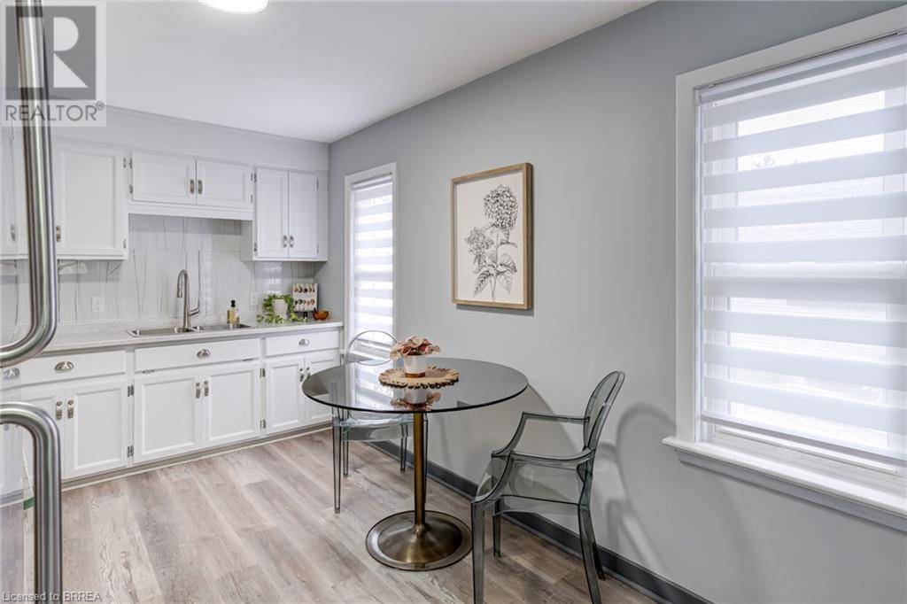 Waterloo, ON N2J2E2,133 MARGARET Avenue S