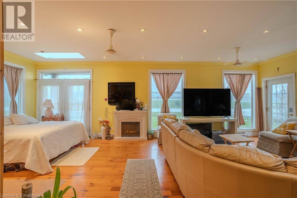 Fort Erie, ON L2A5M4,1093 SUNSET Drive