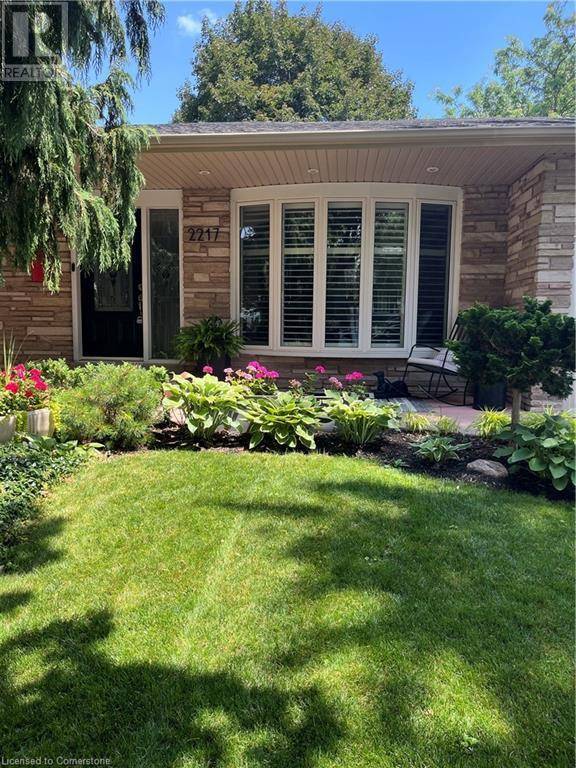 Burlington, ON L7P3G4,2217 LANCASTER Crescent
