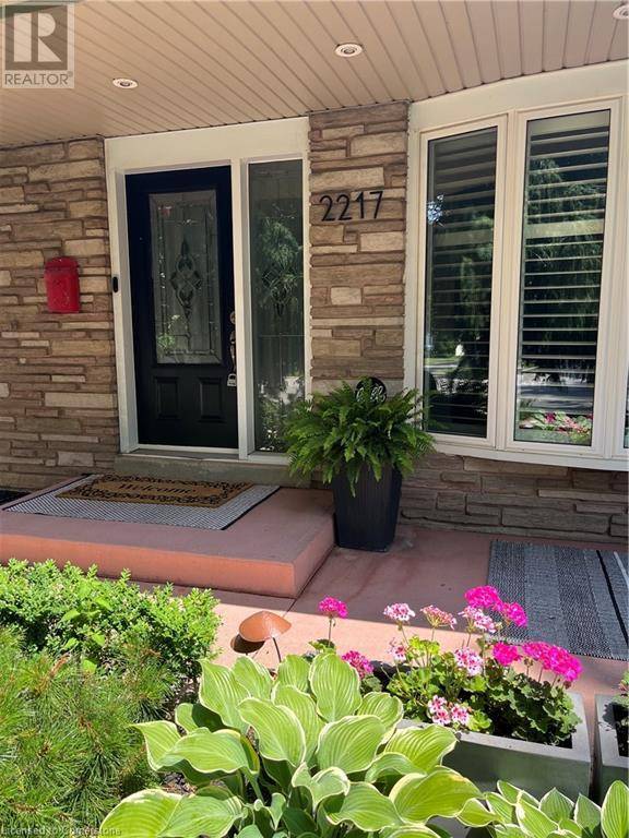 Burlington, ON L7P3G4,2217 LANCASTER Crescent