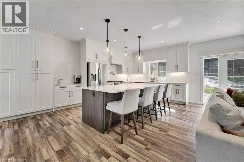 Brantford, ON N3T0M6,30 DOUGLAS Street