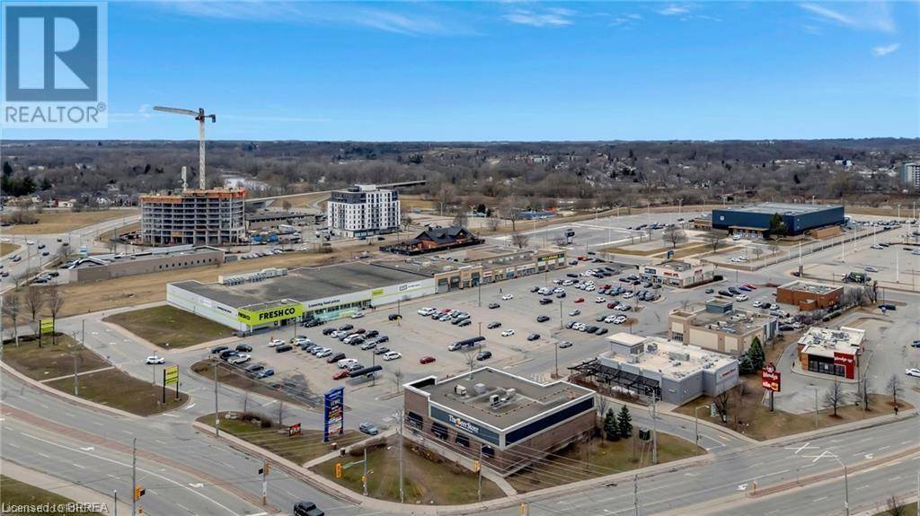 Brantford, ON N3S0K5,7 ERIE AVE #112