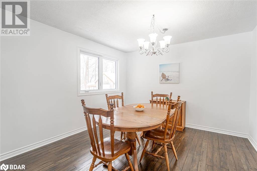 Innisfil, ON L0L1K0,5853 YONGE Street