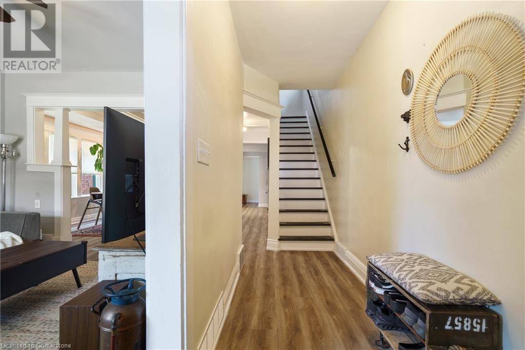 Hamilton, ON L8L2M5,74 ROSEMONT Avenue