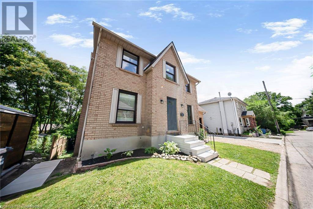 Guelph, ON N1H3G7,82 GALT Street