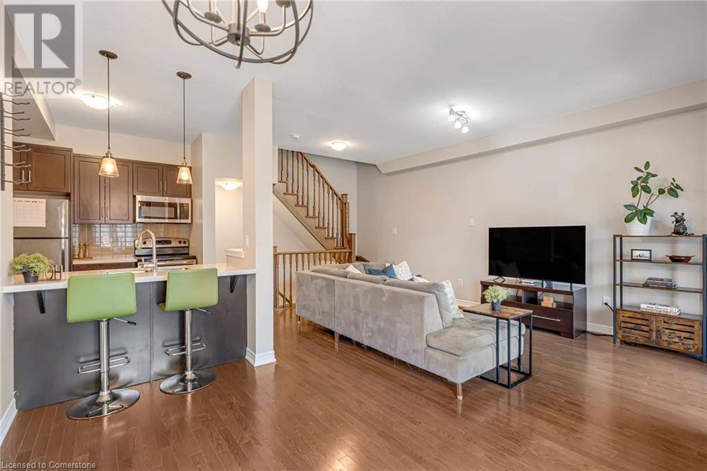 Waterdown, ON L8B0X2,215 DUNDAS ST East #27