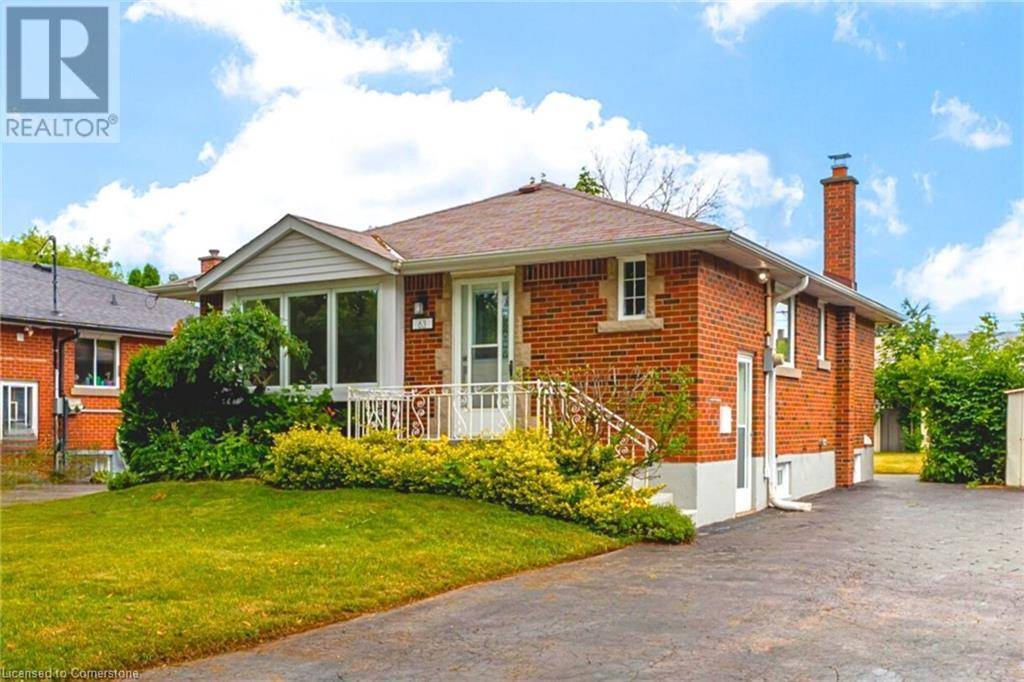 63 FERNWOOD Crescent, Hamilton, ON L8T3L2