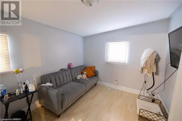 Brantford, ON N3S1Y9,66 EAGLE Avenue