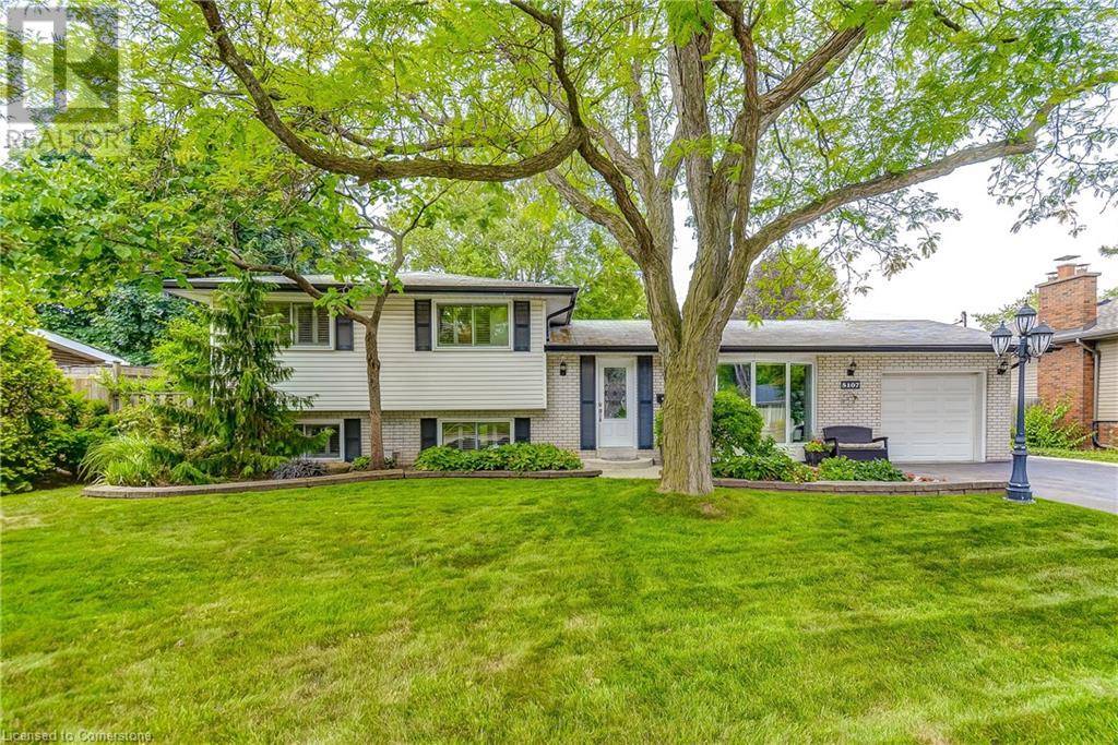 Burlington, ON L7L1M9,5107 SPRUCE Avenue