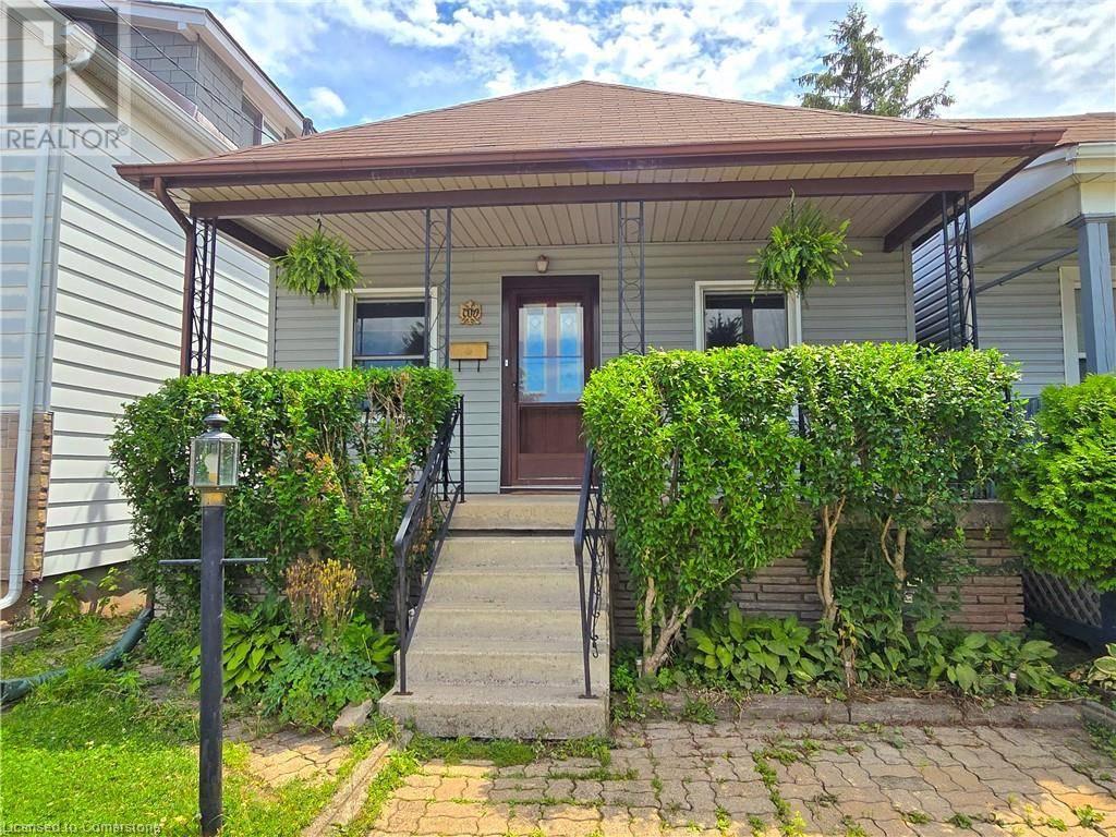 100 HOUGHTON Avenue N, Hamilton, ON L8H4L4