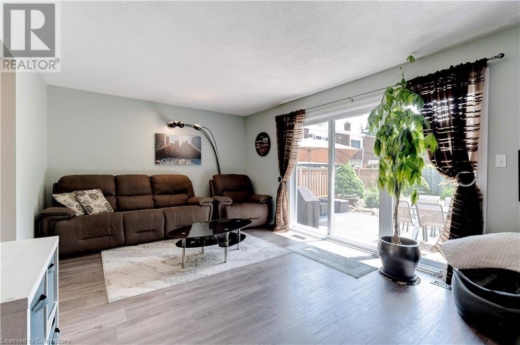 Grimsby, ON L3M5J4,23 NIAGARA Street