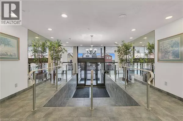 Kitchener, ON N2G4M1,81 CHURCH ST #702