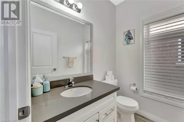 Brantford, ON N3S7J6,16 CUMBERLAND Street