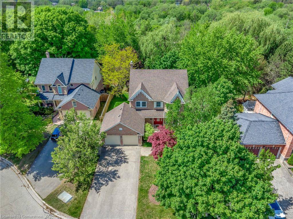 10 HUNTINGWOOD Court, Kitchener, ON N2P2A7