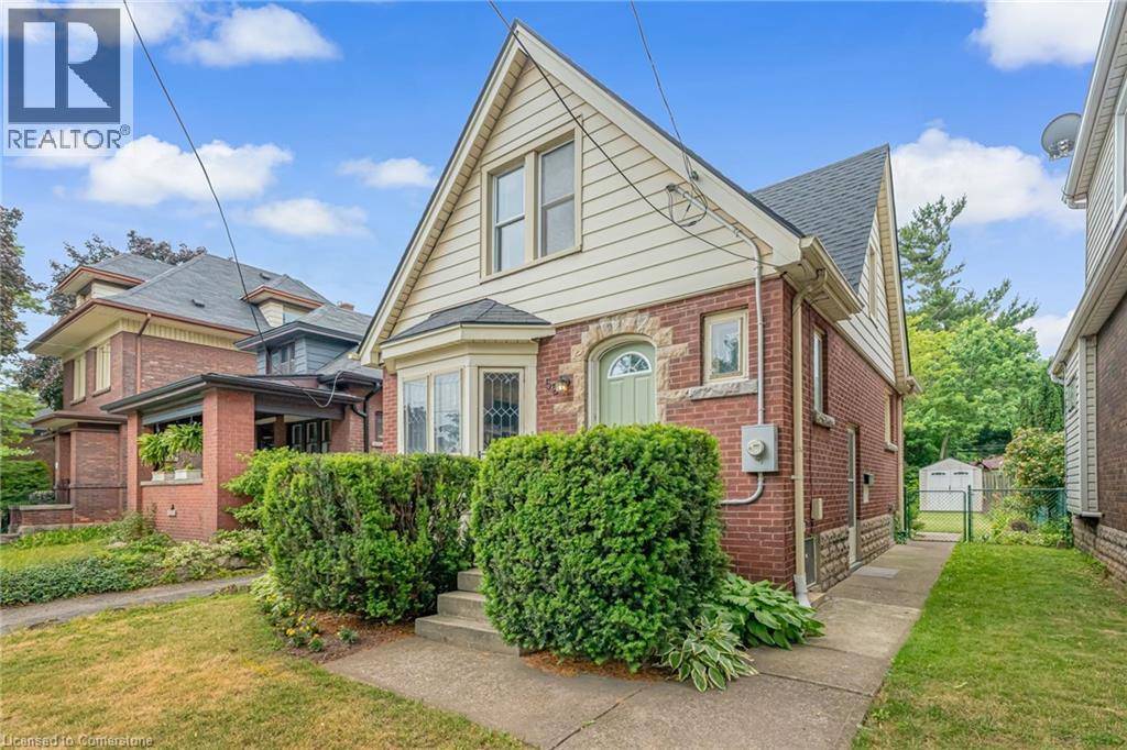 52 DELAWARE Avenue, Hamilton, ON L8M1T4