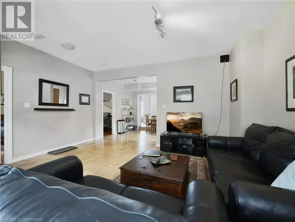 Hamilton, ON L8N1Z7,21 FOSTER Avenue