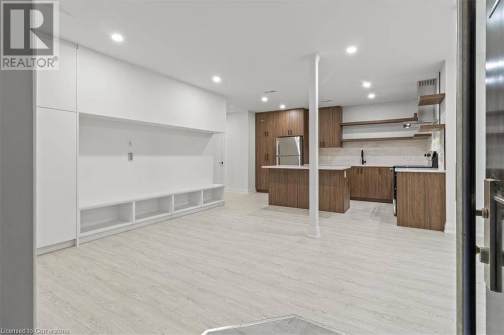 Stoney Creek, ON L8E1P8,253 FEDERAL ST #Lower